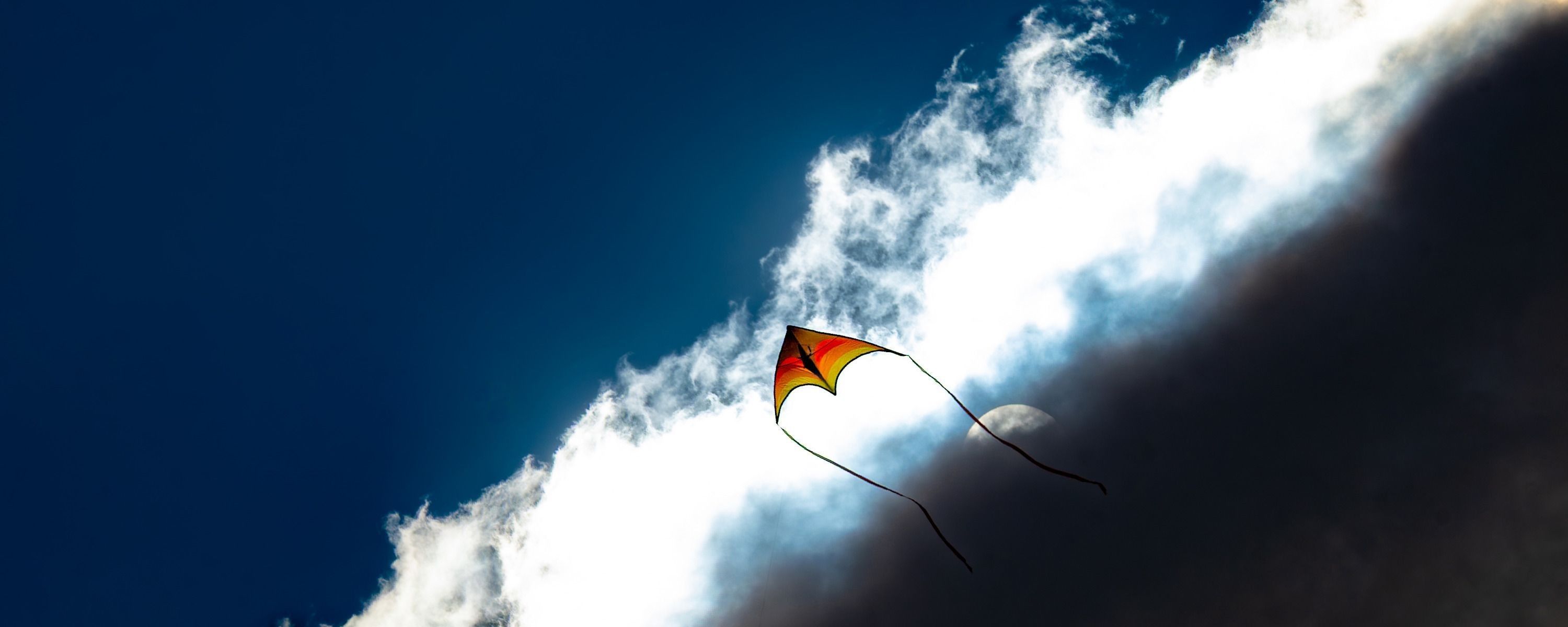 
        <div class='title'>
          Kites & Clouds 8
        </div>
       