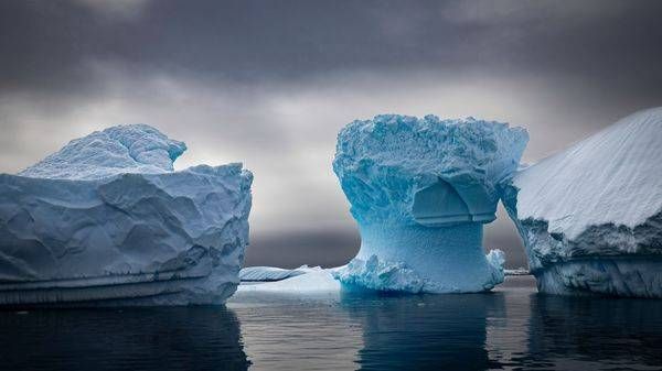 Floating Pillars