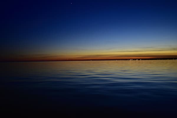 Twilight tones fading to the right