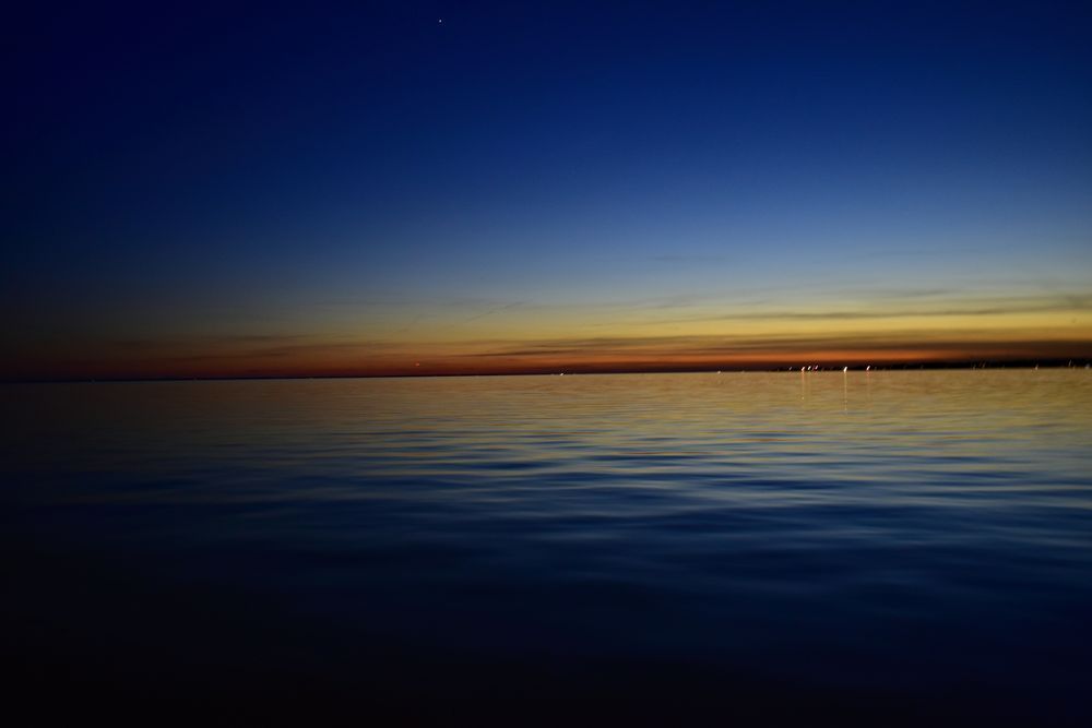Twilight tones fading to the right