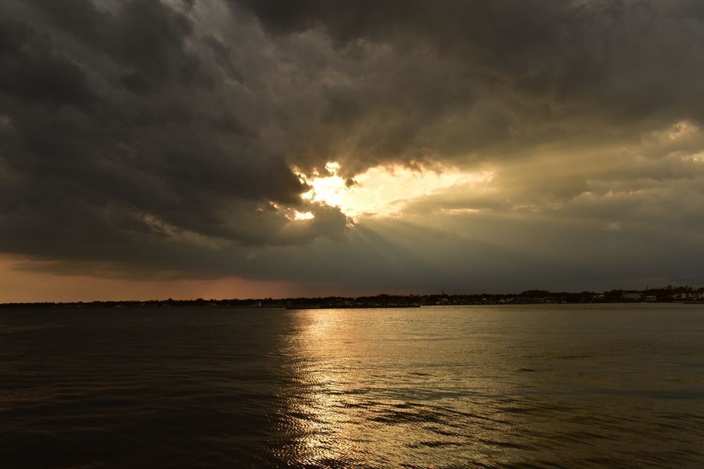 A Light In The Dark Photography Art | Set2Rize Images