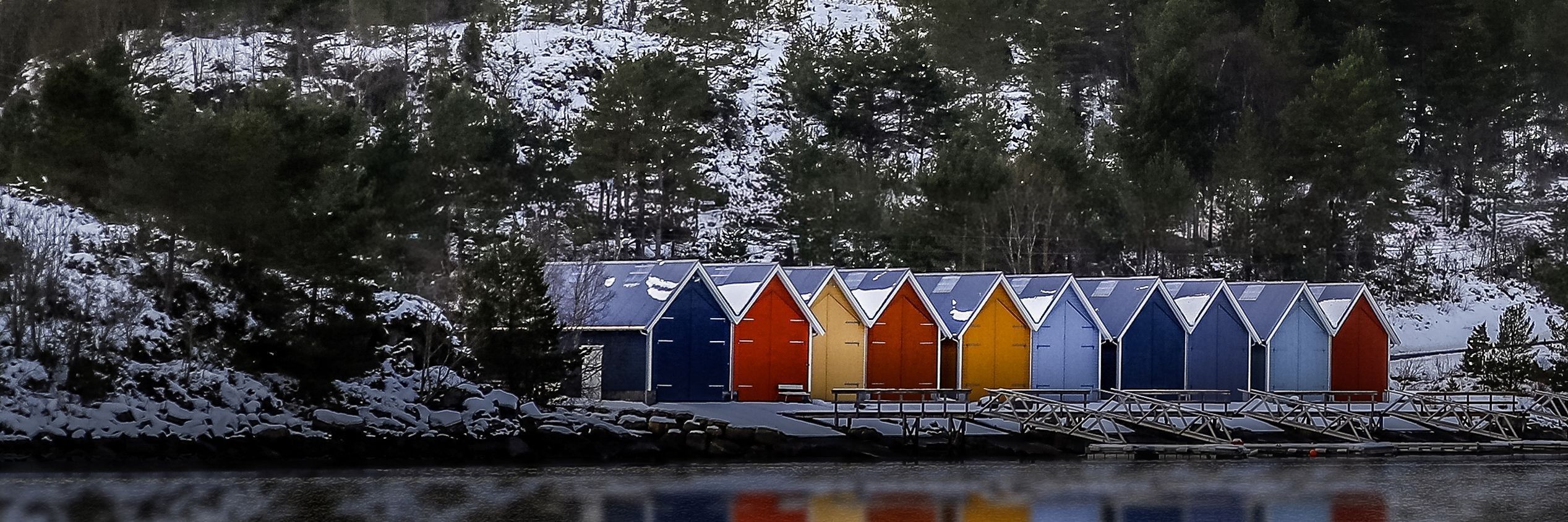 
        <div class='title'>
          Rainbow Boathouse 2 1920x640
        </div>
       