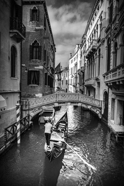 Gondoleer Venice - B&W