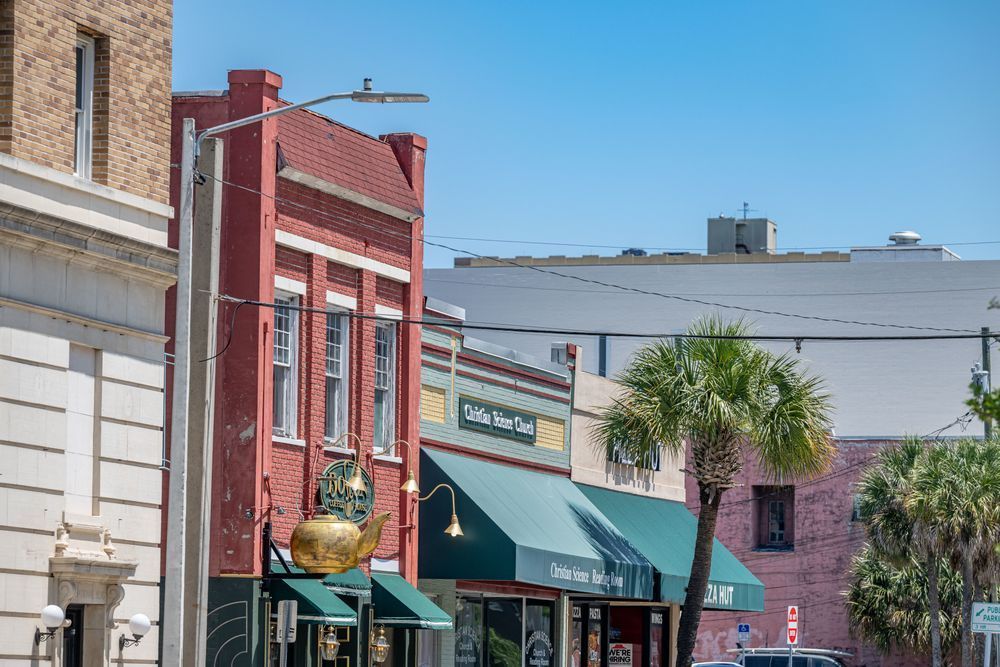 De Land Main Street 4 20 2024 4053 Photography Art | kramkranphoto