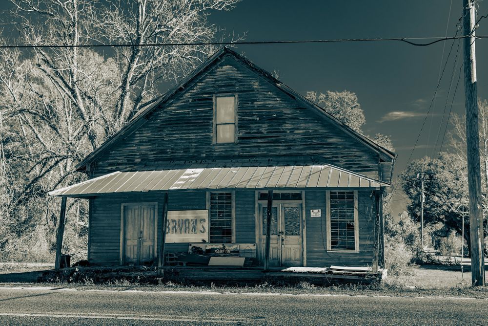 Weathered Facade:** Photography Art | kramkranphoto