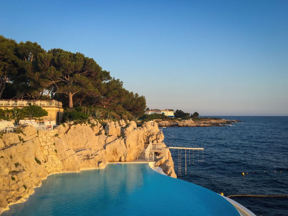 Piscine Hotel du Cap Antibes Art Print | Studio Petrino - Luxurious French Riviera Pool Scene